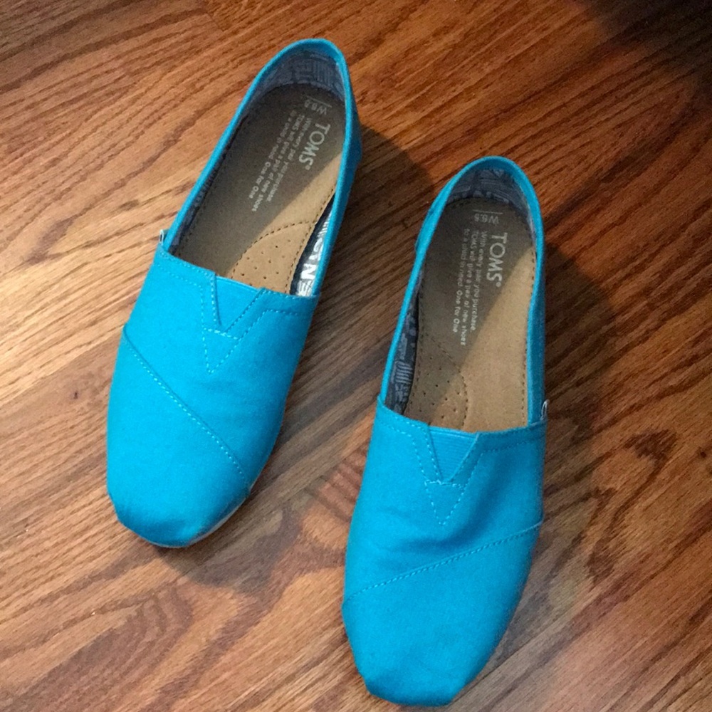 Aqua Blue Toms